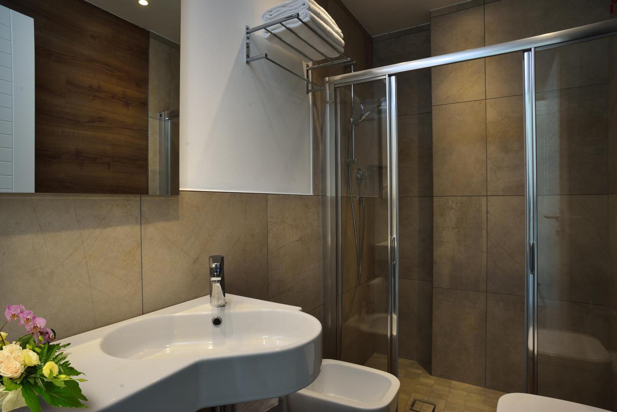 Embassy Hotel & Spa Cattolica Luaran gambar