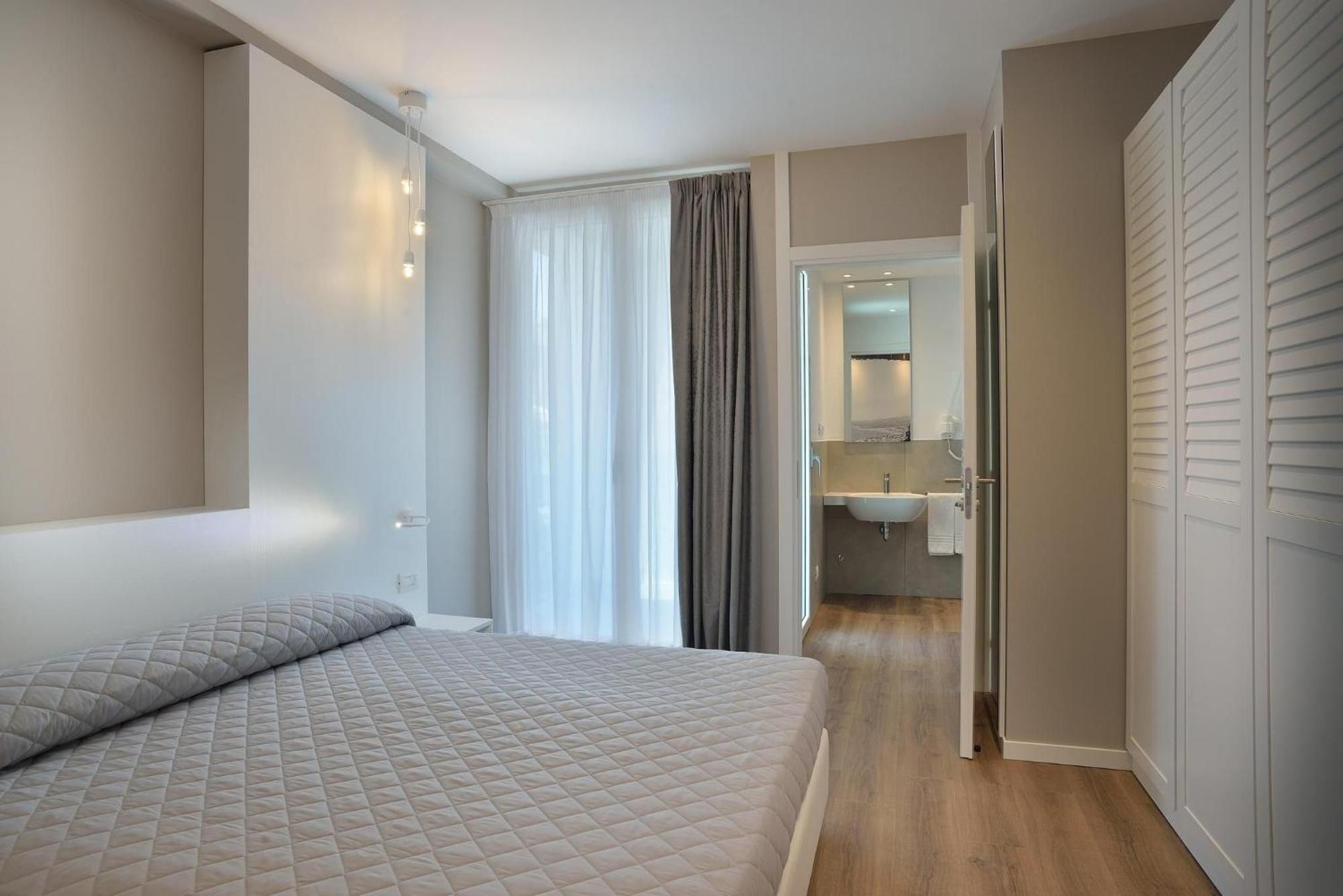 Embassy Hotel & Spa Cattolica Luaran gambar