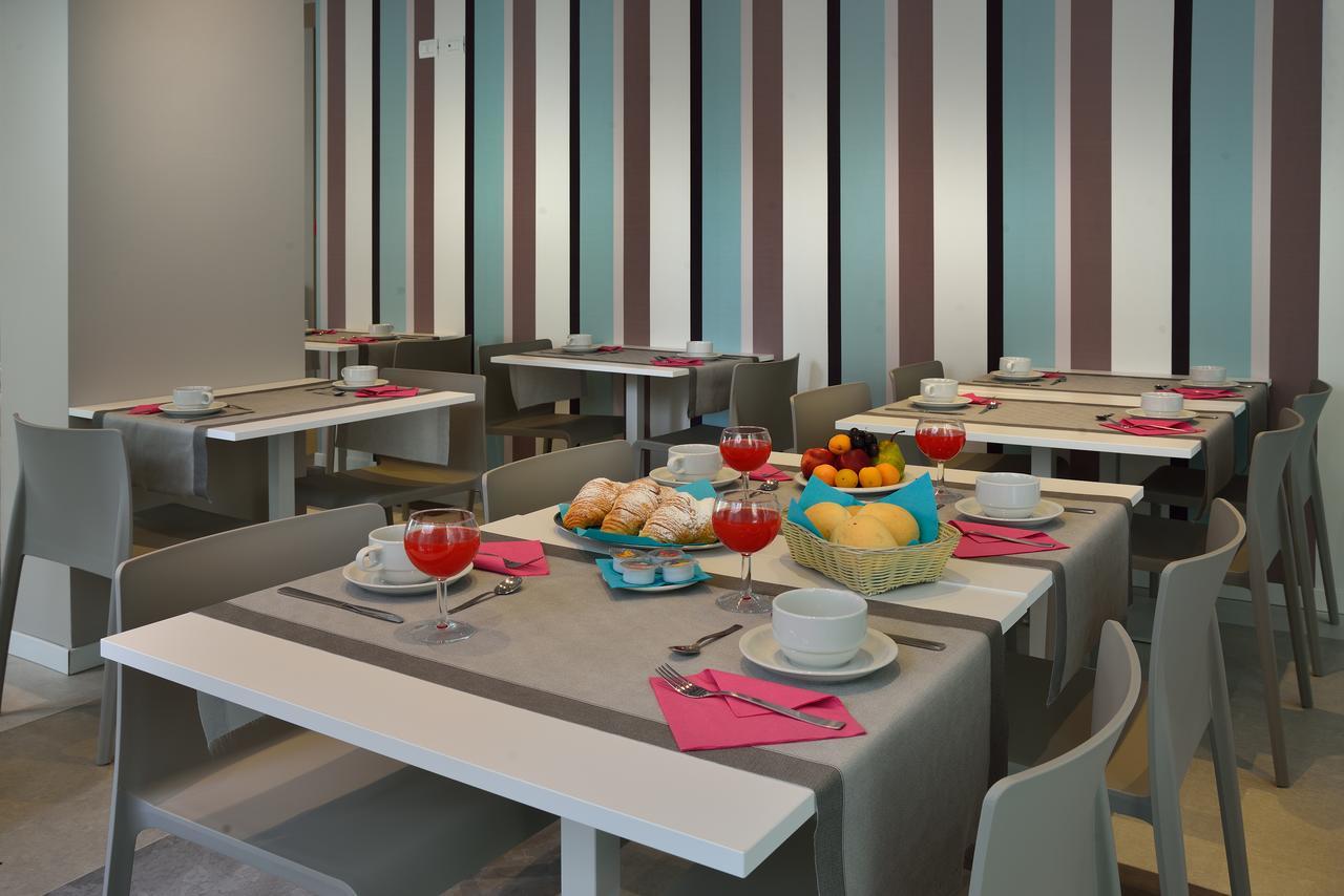 Embassy Hotel & Spa Cattolica Luaran gambar