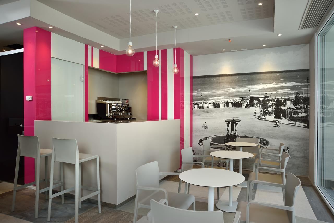 Embassy Hotel & Spa Cattolica Luaran gambar