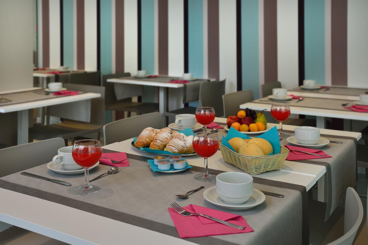 Embassy Hotel & Spa Cattolica Luaran gambar