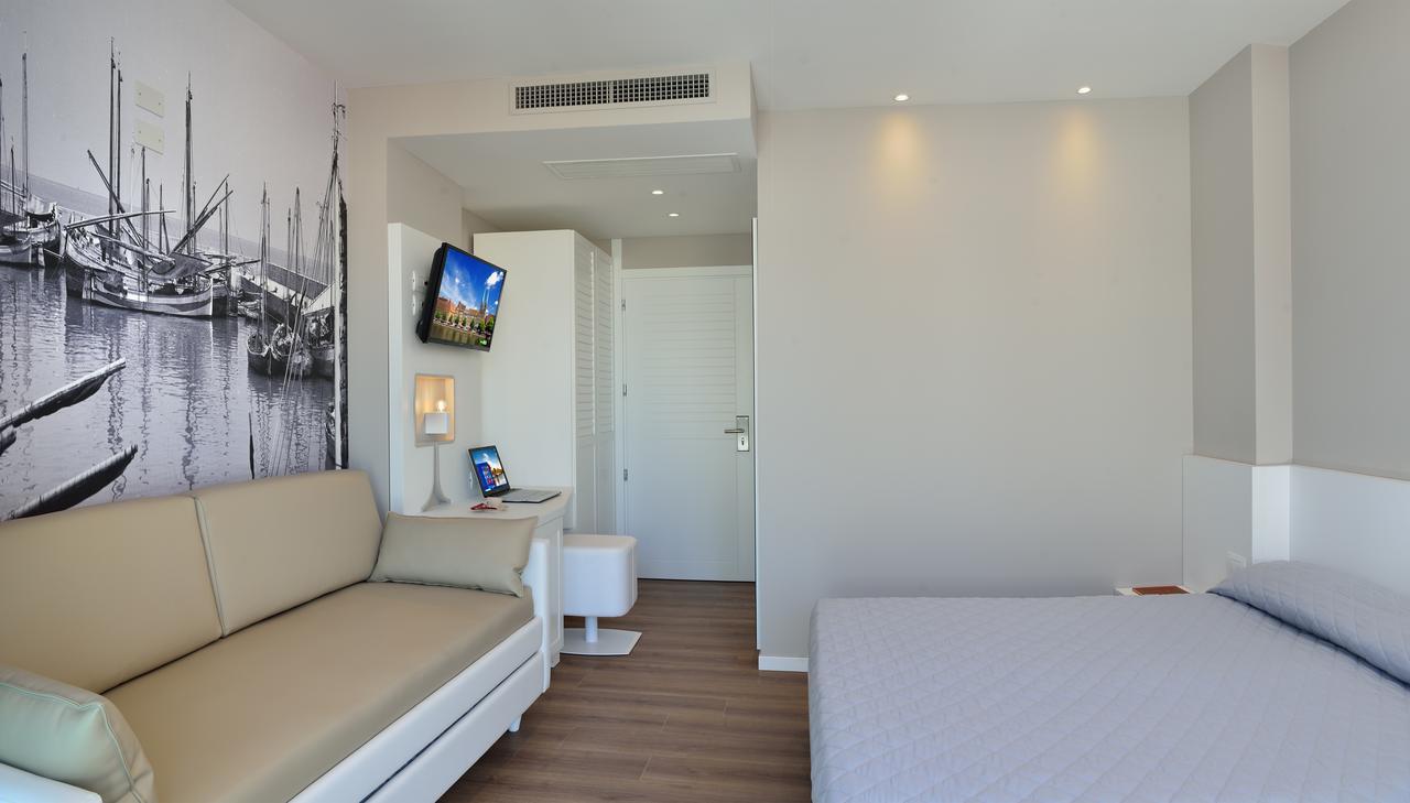 Embassy Hotel & Spa Cattolica Luaran gambar