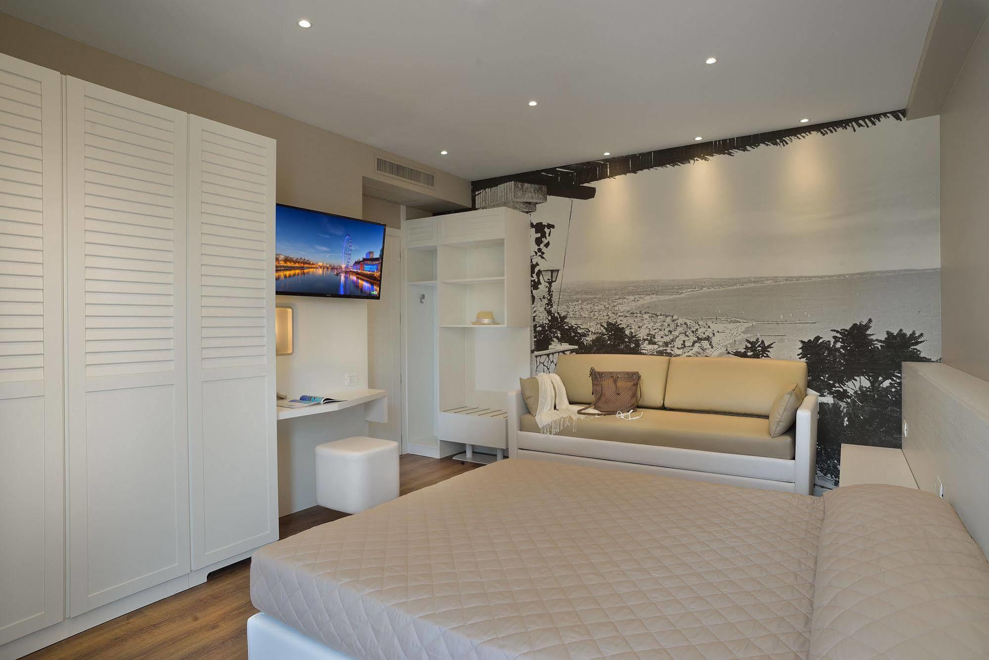 Embassy Hotel & Spa Cattolica Luaran gambar