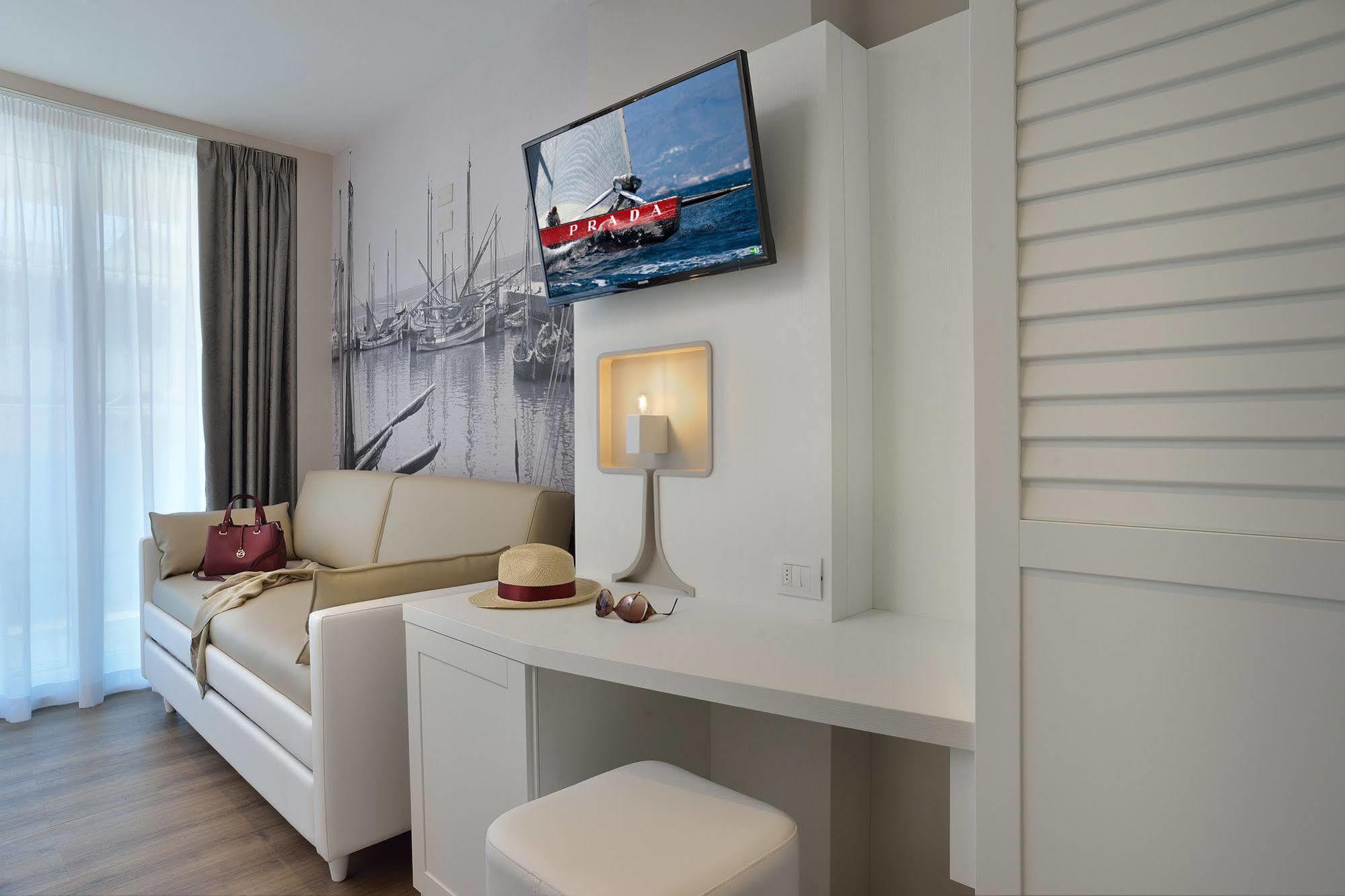 Embassy Hotel & Spa Cattolica Luaran gambar