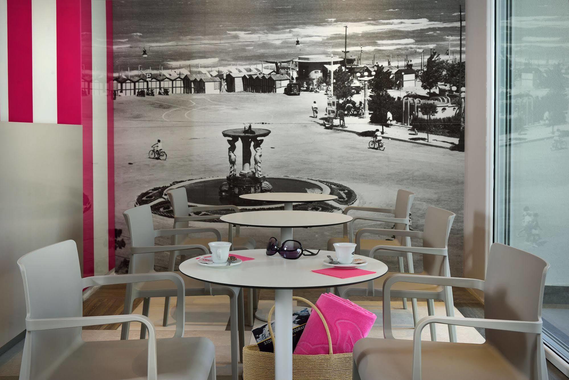Embassy Hotel & Spa Cattolica Luaran gambar
