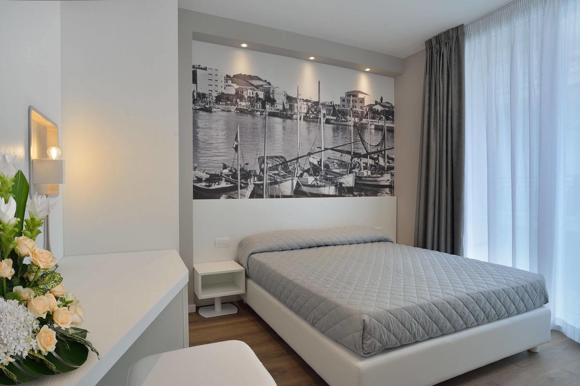 Embassy Hotel & Spa Cattolica Luaran gambar