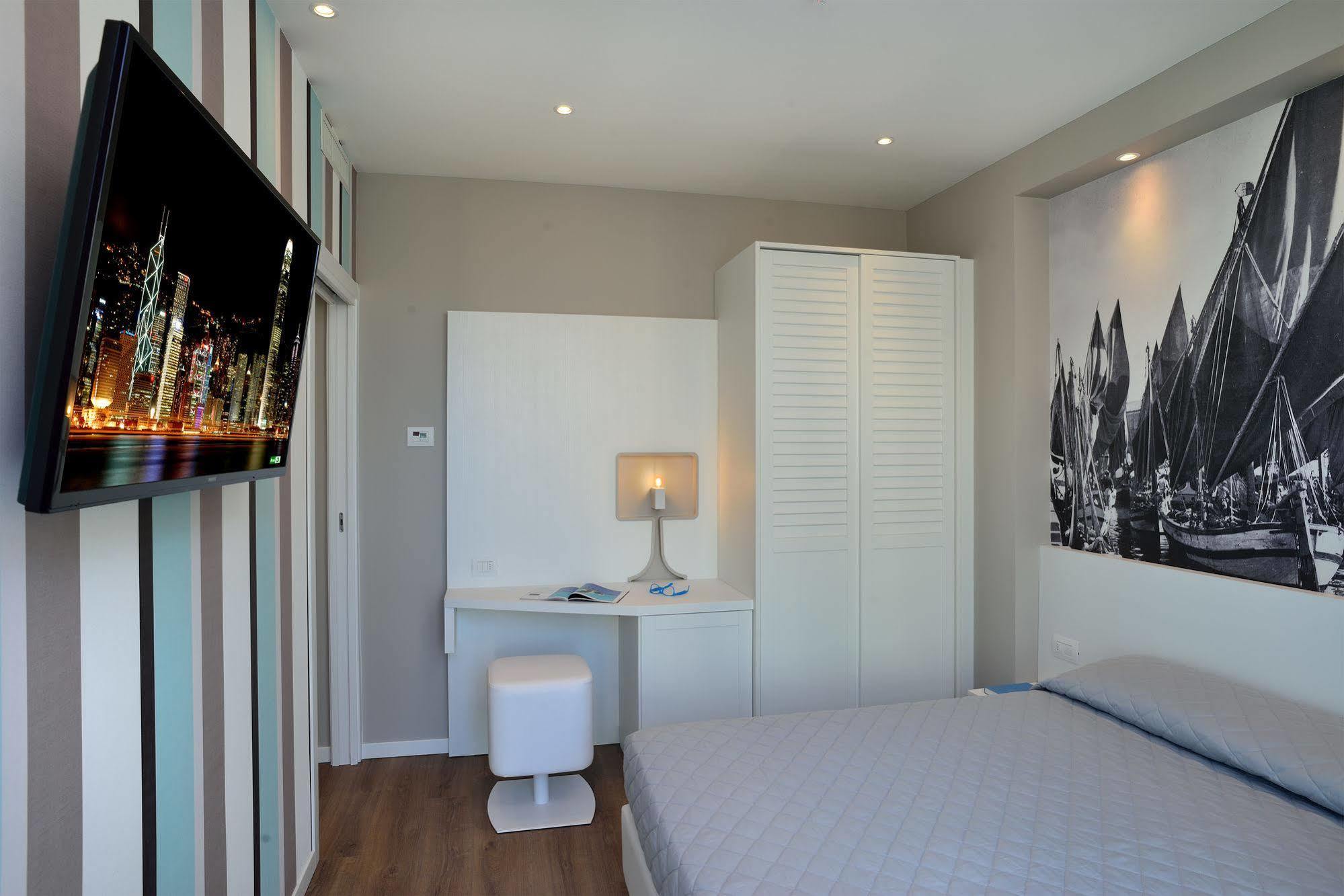 Embassy Hotel & Spa Cattolica Luaran gambar