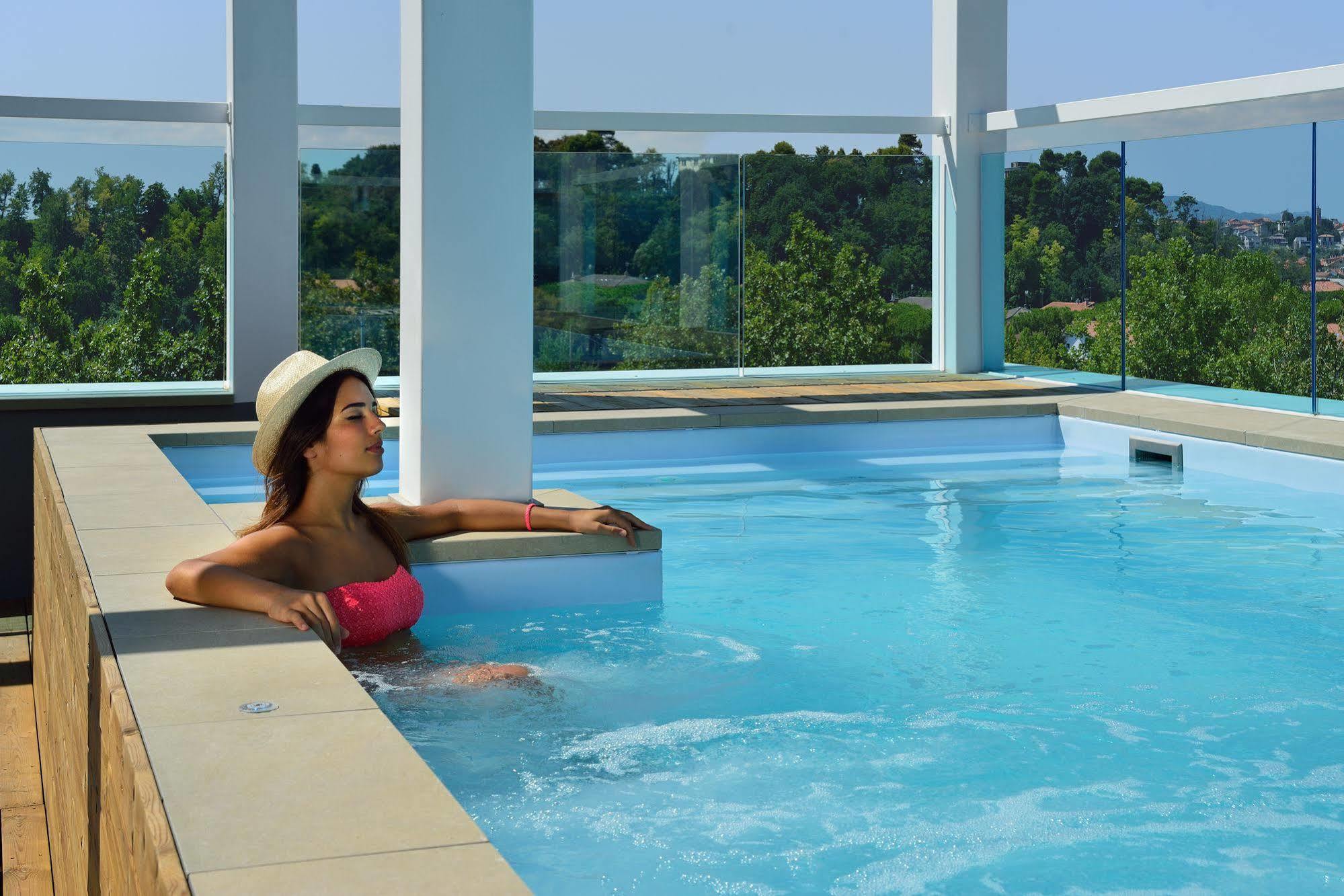 Embassy Hotel & Spa Cattolica Luaran gambar