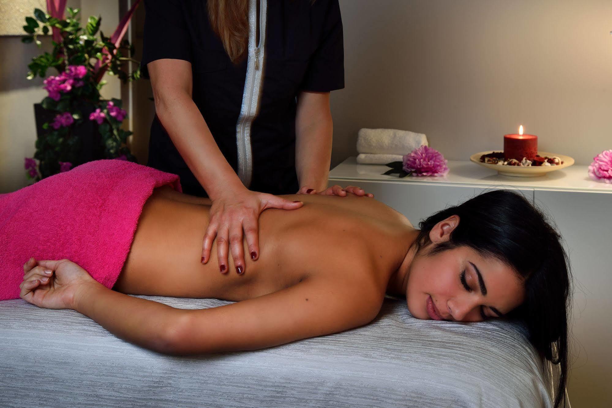 Embassy Hotel & Spa Cattolica Luaran gambar