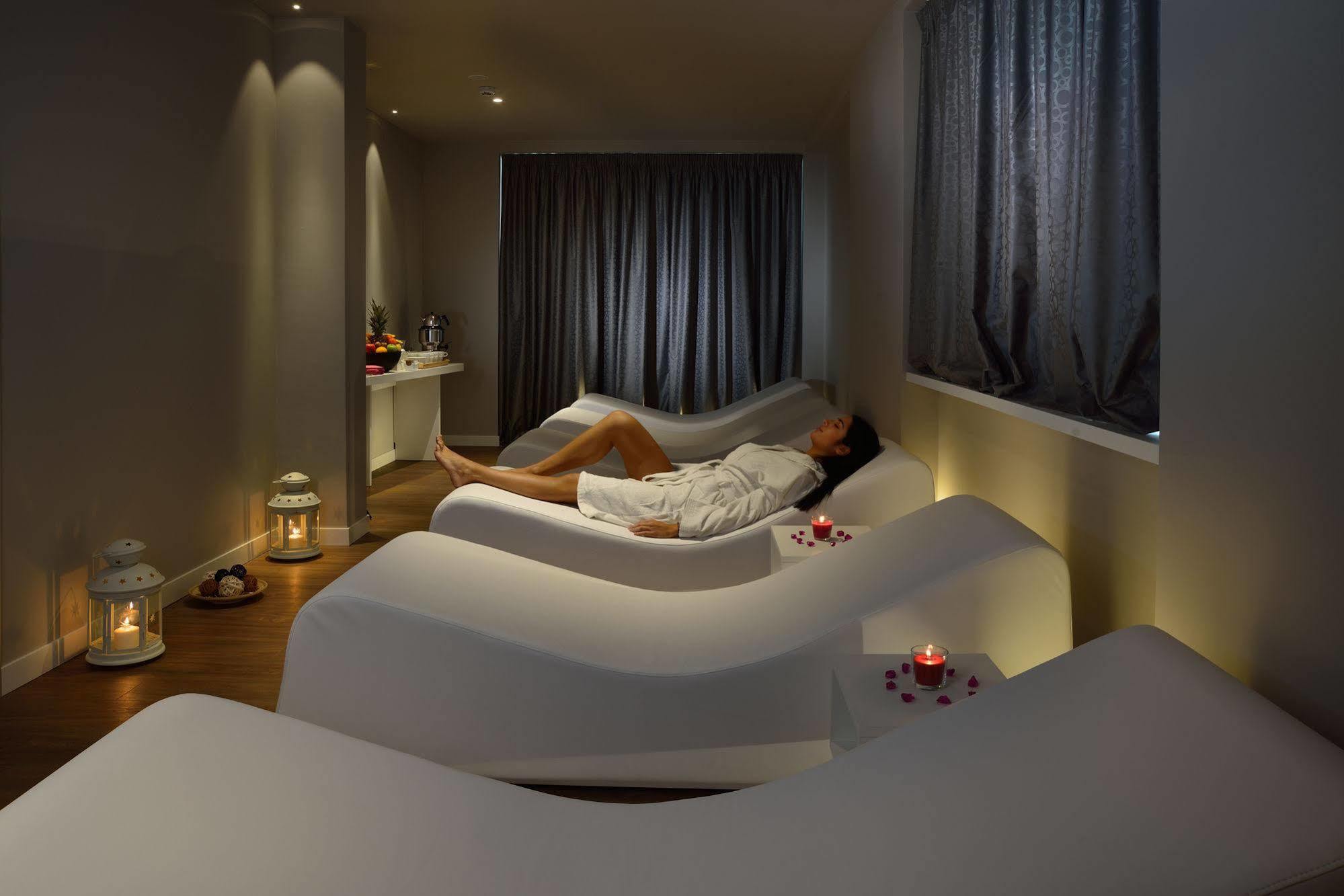 Embassy Hotel & Spa Cattolica Luaran gambar